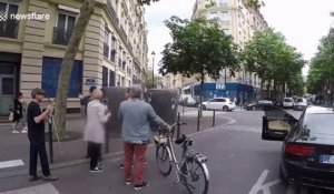 Un chauffard s'en prend à un malvoyant qui traversait et le gifle en pleine rue à paris