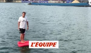 Le foil électrique en pleine démonstration sur la Seine - Adrénaline - Surf