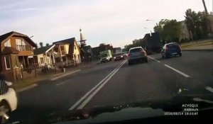 Un motard vraiment chanceux... Sauvé par le karma