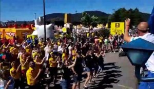 Tour de France à Saint-Dié : la choré des caravaniers avant le départ