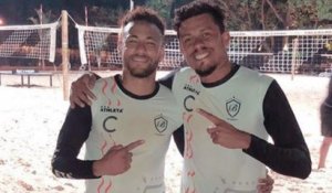 Neymar s’amuse au Foot Volley au Brésil