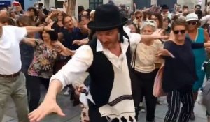 La célèbre danse de Rabbi Jacob rejouée le temps d'un flashmob à Paris