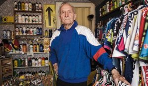 Christian, 80 ans, collectionneur d'objets du Tour de France