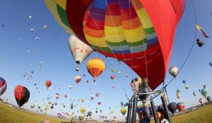 Le ballet des mongolfières au départ de la grande ligne du Mondial Air Ballons