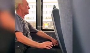 Quand un homme fume dans un bus en Russie