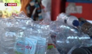 Indonésie : un ticket contre des plastiques pour monter à bord des bus de Surabaya