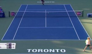 Toronto - Serena Williams renverse Bouzkova et défiera Andreescu en finale