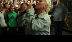 Christina Aguilera pousse la chansonnette incognito dans le métro new-yorkais