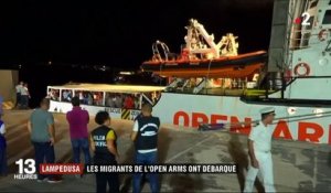 Italie : après dix-neuf jours en mer, les migrants de l'"Open Arms" ont débarqué à Lampedusa