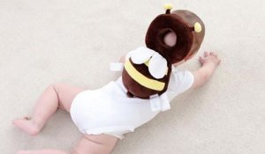 Cet adorable sac à dos abeille permet de protéger la tête de votre bébé
