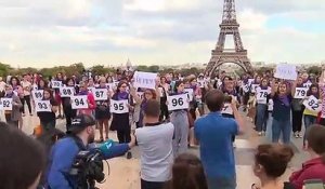 Au Trocadéro, un hommage de 100 femmes aux victimes de féminicides