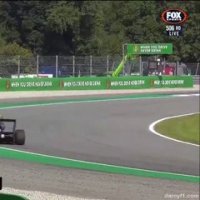 Formule 3 : l'impressionnant vol plané d'Alex Peroni