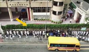 Hong Kong : des élèves forment des "chaînes humaines" géantes pour soutenir les manifestants