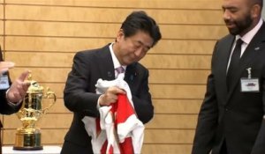 CdM 2019 - Michael Leitch offre un maillot dédicacé à son Premier ministre
