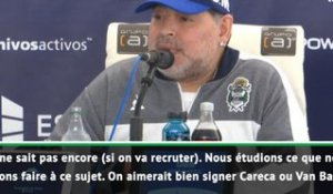 Gimnasia - Maradona : "On aimerait recruter Van Basten, mais..."