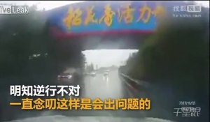 Cette conductrice chinoise décide de faire demi-tour sur... l'AUTOROUTE !!