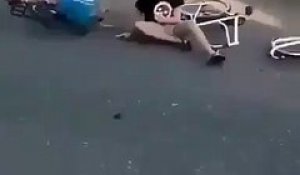 Ces deux enfants se sont brutalement heurtés avec leurs vélos