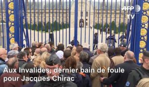 Aux Invalides, dernier bain de foule pour Chirac