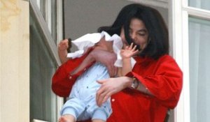 Voici ce qu'est devenu le bébé de Michael Jackson suspendu au balcon