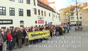 Des centaines de personnes forment une chaîne humaine autour de la synagogue de Munich