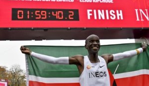 Eliud Kipchoge court un marathon... en moins de deux heures