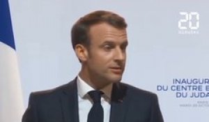 Attaque à la mosquée de Bayonne : « La République fait bloc autour » des blessés, affirme Emmanuel Macron