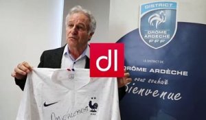 Le maillot de l’équipe de France de foot pour les enchères solidaires