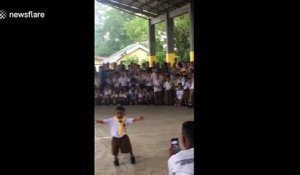 Filipino schoolboy amazes classmates with awesome dance moves