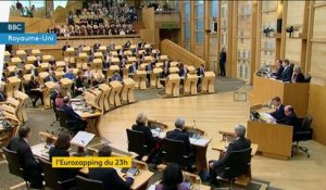 Eurozapping : en Écosse, le ministre des Finances démissionne à cause d'une affaire de harcèlement