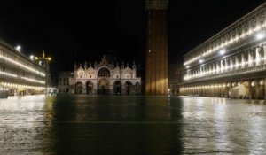 Venise, inondée par les eaux, fait face à l'une des plus importantes marées de son histoire