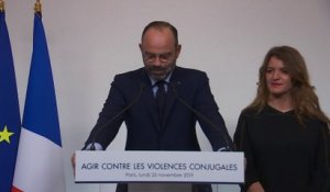 "Ah, c'est dommage": Édouard Philippe reprend BigFlo & Oli pour conclure le Grenelle des violences conjugales