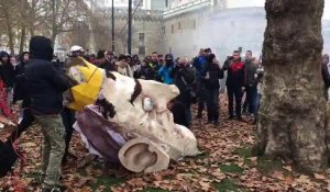 Nantes : des manifestants organisent un simulacre de pendaison d'Emmanuel Macron