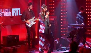 Clara Luciani - La fille du père noel (Live) - Le Grand Studio RTL