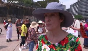Des militants d'Extinction Rebellion manifestent devant l'Opéra de Sydney