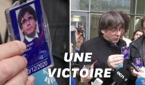 Puigdemont affiche fièrement son badge qui l’autorise à siéger au Parlement européen