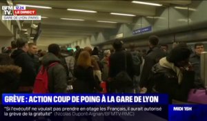 Grève: la ligne 1 a été fermée après que des manifestants ont allumé des fumigènes dans la gare de Lyon à Paris