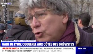 Éric Coquerel (LFI) soutient les grévistes devant la gare de Lyon