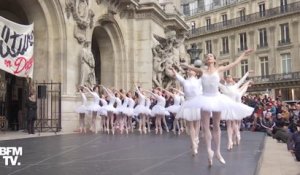 Retraites: les danseurs de l'Opéra de Paris interprètent le Lac des Cygnes sur le parvis du monumenter