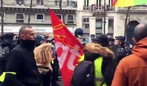 Gilets Jaunes et retraites: La tension monte d'un cran à Paris le 28 décembre