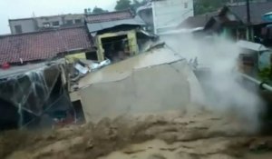 Dans la région de Jakarta, en Indonésie, des inondations meurtrières font au moins 23 morts