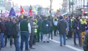 Retraites: le cortège parisien repart après quelques tensions