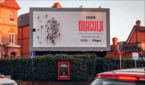 Ce panneau publicitaire pour la série Dracula risque de vous surprendre