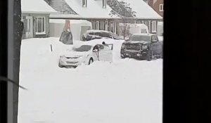 Démarre ta voiture dans 1m de neige et termine dans le 4x4 derrière