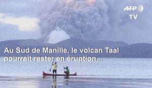 Le volcan des Philippines recouvre les villes de cendre