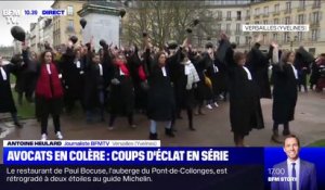À Versailles, des avocats entament un flash-mob contre la réforme des retraites