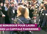 Laura Smet très élégante au défilé Chanel avec un carré bouclé