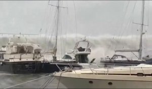 Tempête Gloria: les images de vagues surplombant le port de Barcelone