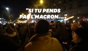 À la retraite aux flambeaux, des chants évoquent la décapitation de Macron