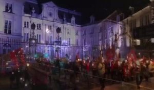 Une retraite aux flambeaux dans les rues de Troyes contre la réforme des retraites