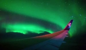 Magnifique : en plein vol, un passager a filmé des aurores boréales